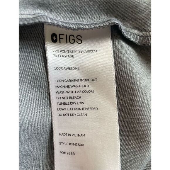 FIGS Leon Three-Pocket Scrub Top™ - Picture 6 of 6